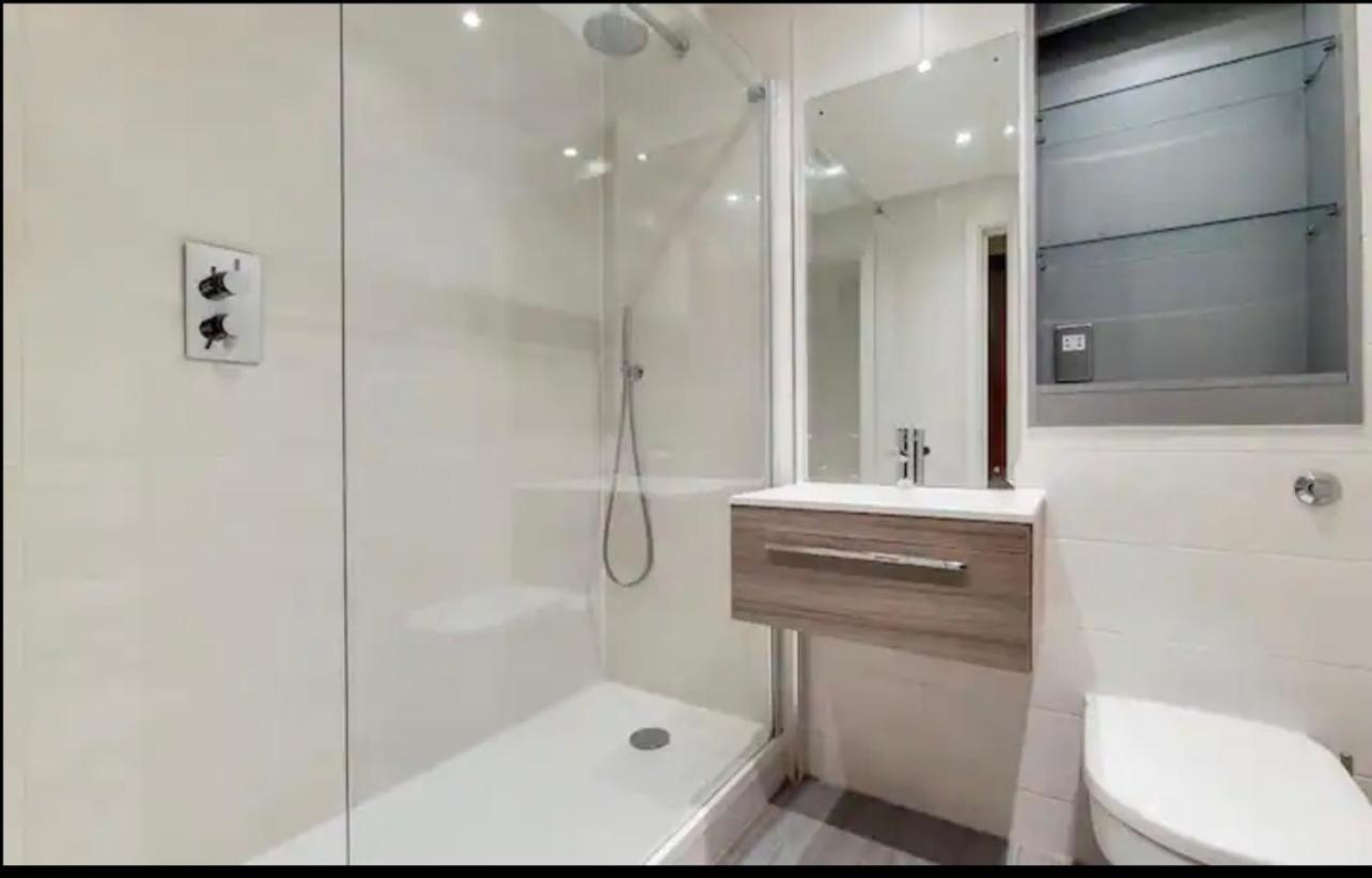 Luxury Apartment Riverside Londra Esterno foto