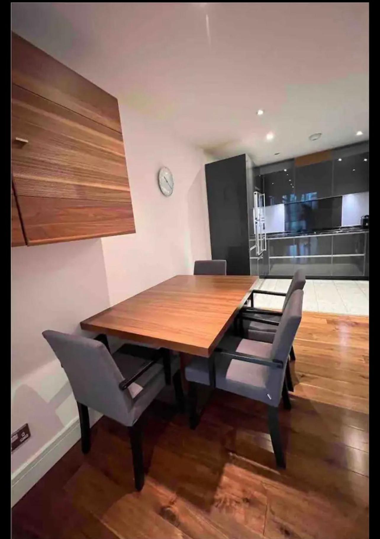 Luxury Apartment Riverside Londra Esterno foto